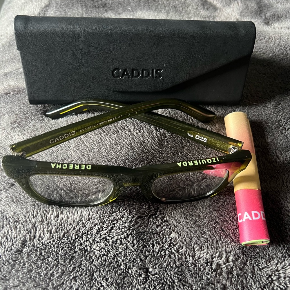 Caddis Progressive Readers 1.50 Heritage Green NWOT
Case and cleaning cloth